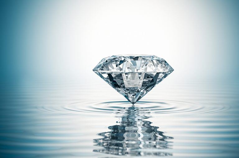 شناسایی الماس اصل با انداختن داخل آب