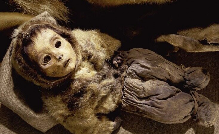  (تصاویر) مومیایی کودکی که زنده زنده دفن شد!